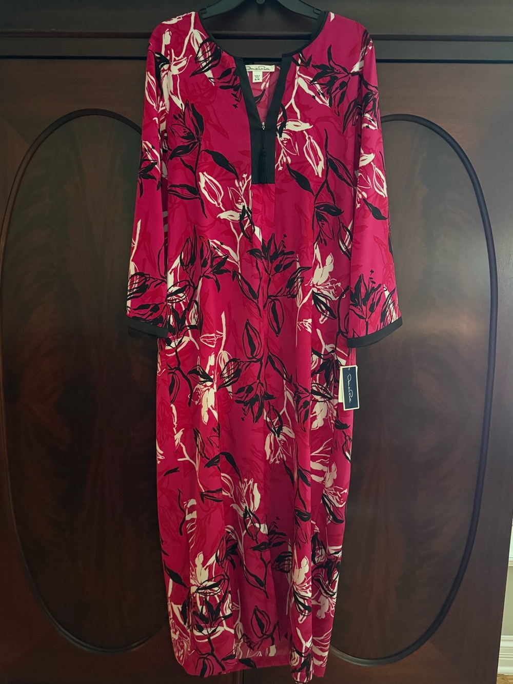 Oscar de la Renta Fuchsia Floral Silky Caftan with Black Accents